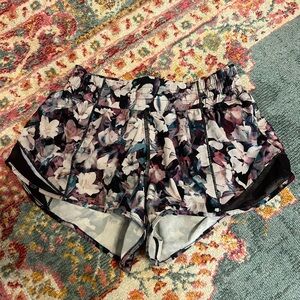 lululemon Hotty Hot Short ll 2.5”